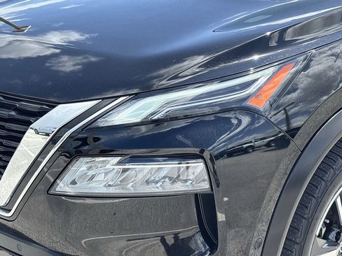 Used 2021 Nissan Rogue Platinum image 6