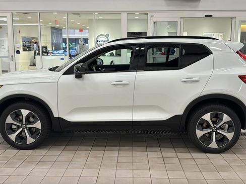Used 2026 Volvo XC40 B5 Plus w/ Protection Package Premier image 8