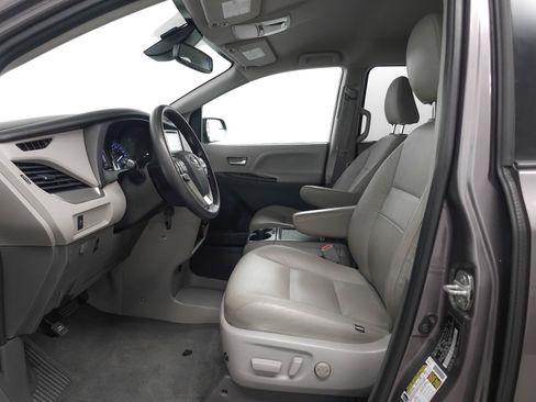 Used 2020 Toyota Sienna LE FWD image 4