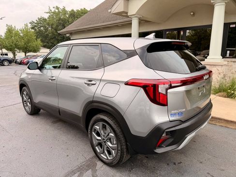 Used 2024 Kia Seltos LX AWD/4WD image 4