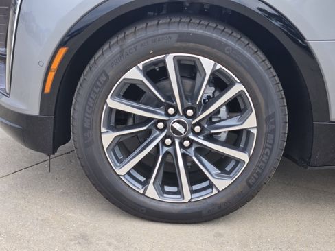 New 2025 Cadillac Lyriq Sport image 8