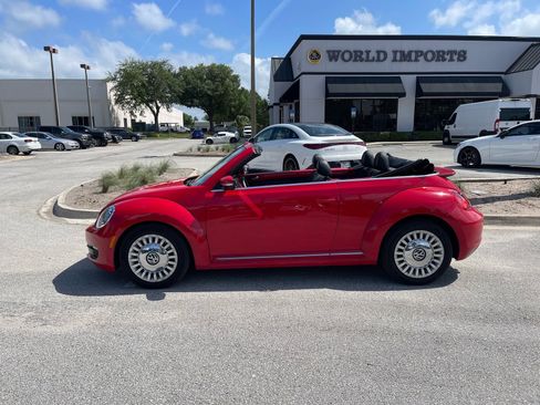 Used 2014 Volkswagen Beetle 1.8T FWD image 2