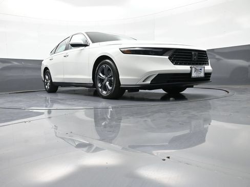 Used 2024 Honda Accord EX image 27