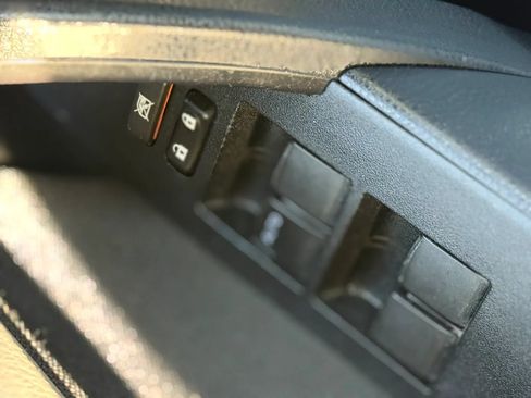 Used 2018 Toyota Corolla LE FWD image 28