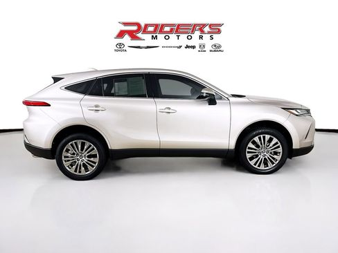 Used 2024 Toyota Venza Limited image 8