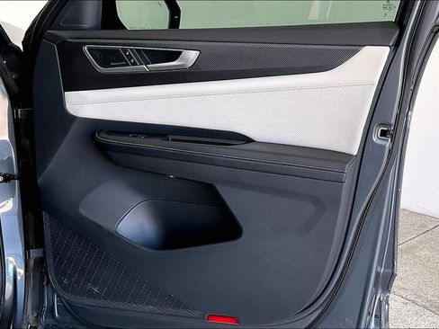 Used 2024 Volkswagen Atlas Cross Sport SEL Premium R-Line image 26