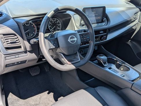 Used 2025 Nissan Rogue SV w/ SV Premium Package FWD image 10