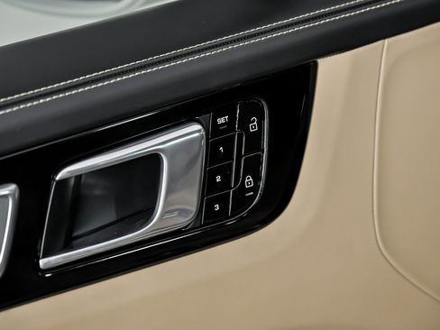 Used 2019 Porsche Cayenne Turbo image 19