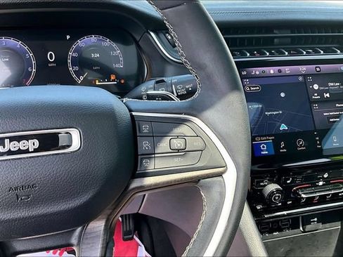 Used 2023 Jeep Grand Cherokee L Limited w/ Trailer Tow Group (B) AWD/4WD image 12