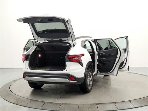 Used 2024 Chevrolet Trax LT w/ Driver Confidence Package image 14