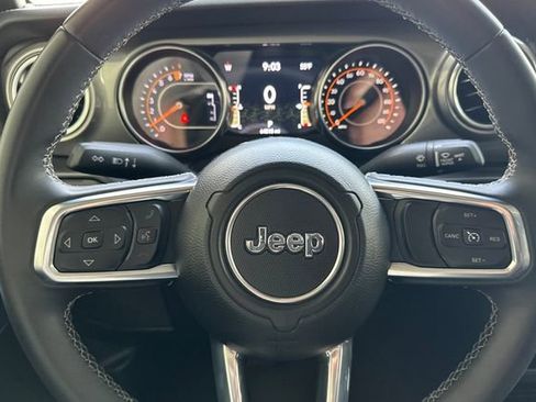 Used 2023 Jeep Gladiator Overland image 26