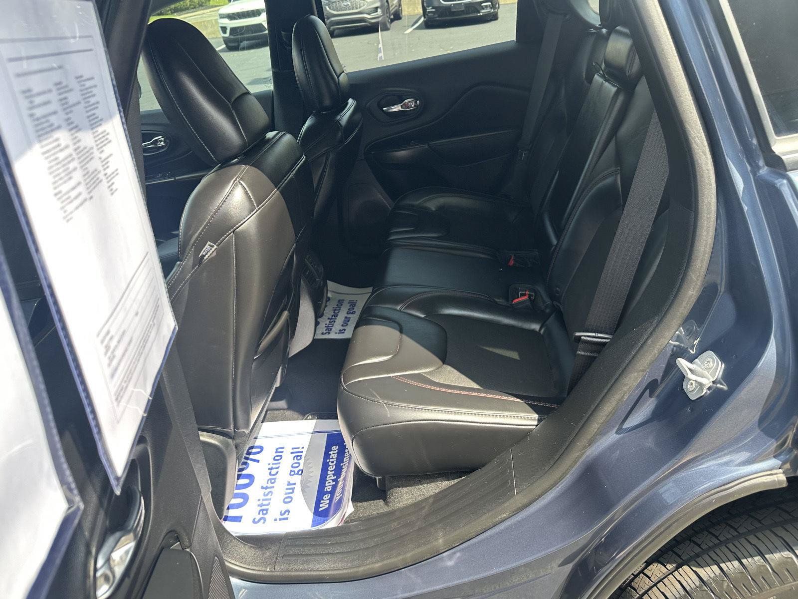 Used 2019 Jeep Cherokee Trailhawk w/ Comfort/Convenience Group AWD/4WD image 30