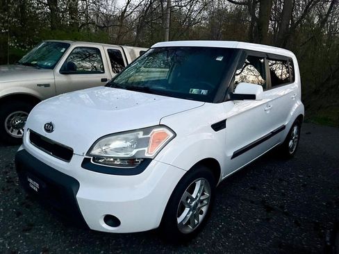 Used 2011 Kia Soul + w/ Audio Pkg FWD image 1