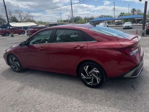 Used 2025 Hyundai Elantra SEL image 6