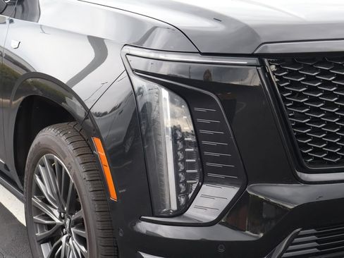 Used 2025 Cadillac Escalade Sport Platinum AWD/4WD image 4