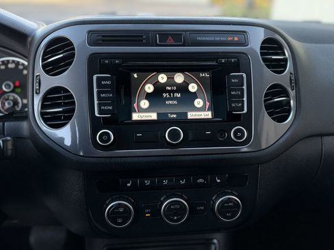 Used 2013 Volkswagen Tiguan SEL image 26