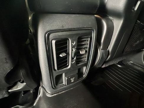 Used 2017 Jeep Grand Cherokee Altitude image 13