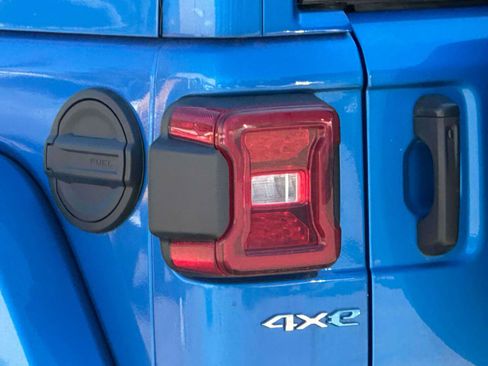 Used 2023 Jeep Wrangler Unlimited Sahara image 9