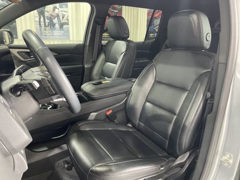 Used 2024 Chevrolet Traverse LS AWD/4WD image 2