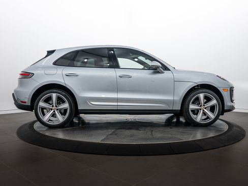 Certified 2024 Porsche Macan AWD/4WD image 8
