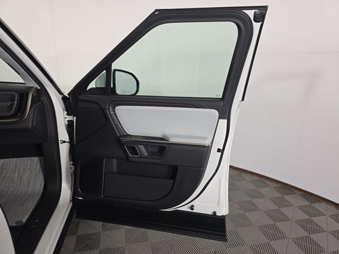 Used 2023 Rivian R1S Adventure AWD/4WD image 18
