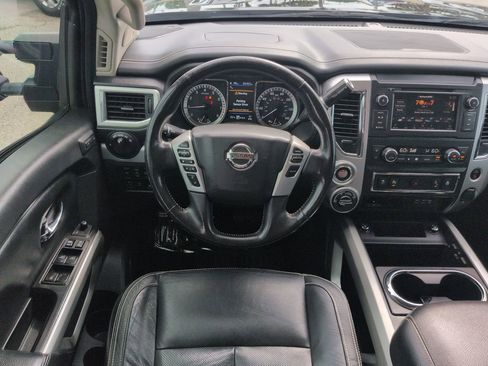 Used 2019 Nissan Titan PRO-4X w/ Pro-4x Convenience Package AWD/4WD image 15