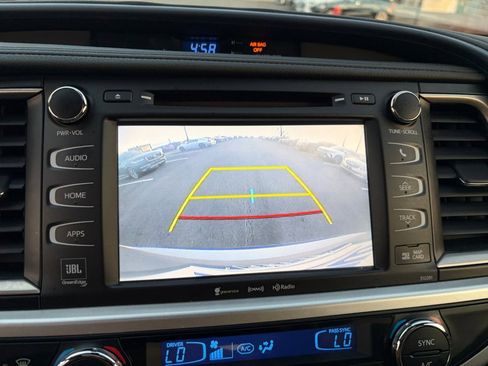 Used 2019 Toyota Highlander Limited image 22