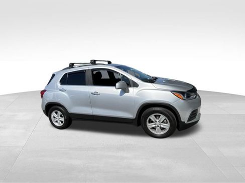 Used 2020 Chevrolet Trax LT w/ LT Convenience Package FWD image 21