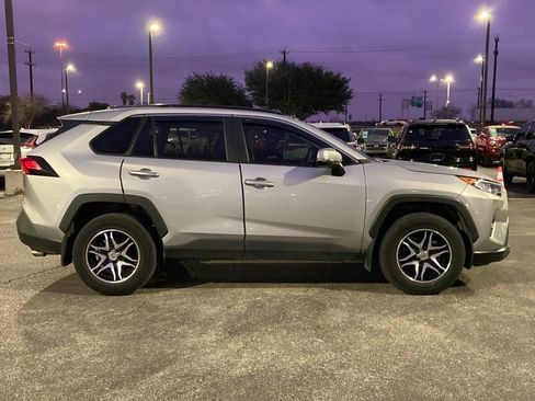 Used 2021 Toyota RAV4 XLE w/ Convenience Package image 4