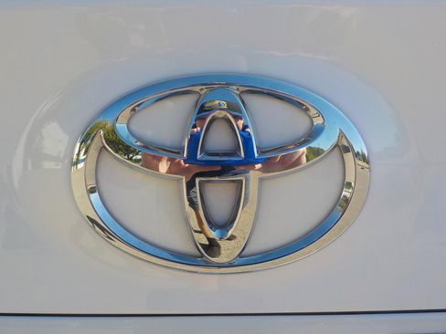 Used 2023 Toyota Camry LE image 10