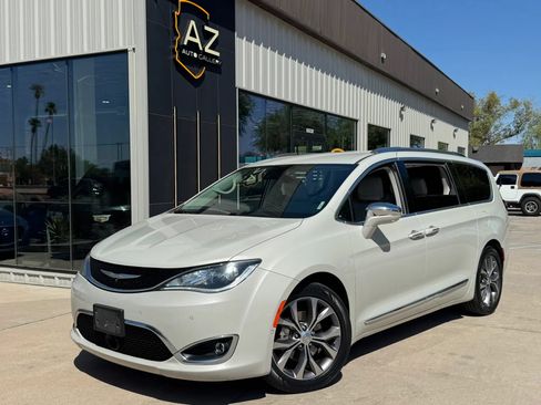 Used 2017 Chrysler Pacifica Limited w/ UConnect Theater Package FWD image 1