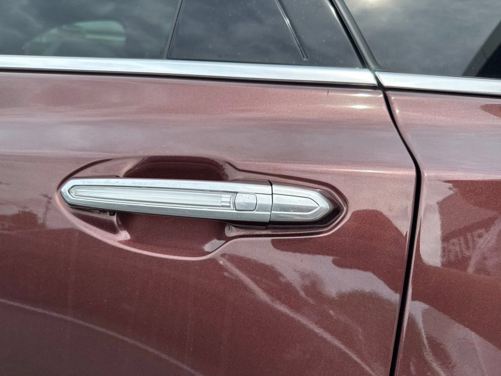 Used 2022 Cadillac XT5 Premium Luxury w/ Technology Package FWD image 12