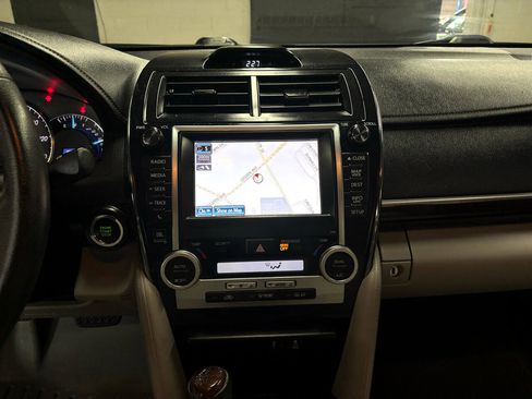 Used 2012 Toyota Camry XLE image 12