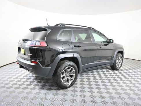 Used 2022 Jeep Cherokee Trailhawk w/ Comfort/Convenience Group AWD/4WD image 6
