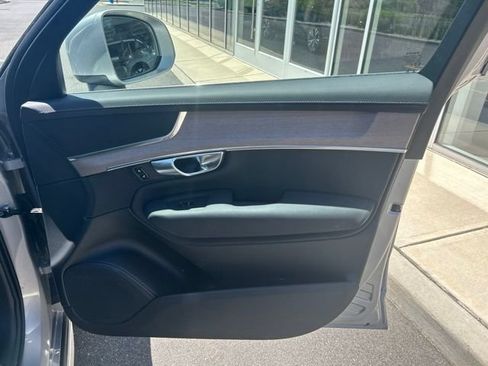 Certified 2025 Volvo XC90 B6 Plus AWD/4WD image 14