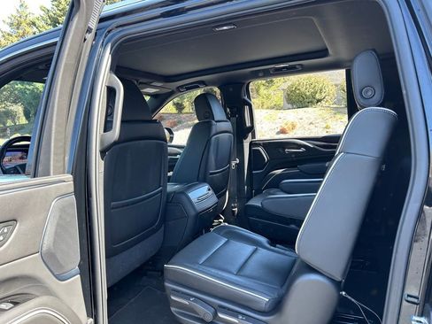 Used 2024 Cadillac Escalade ESV Premium Luxury image 42