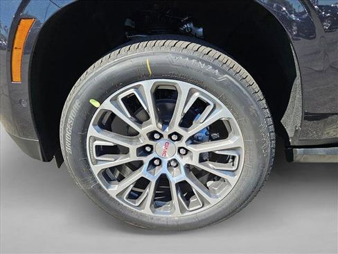 New 2026 GMC Yukon XL Denali w/ Denali Reserve Package RWD image 10