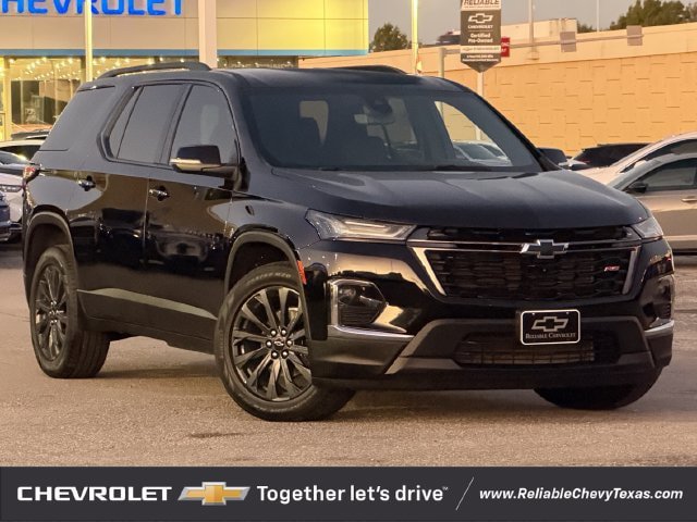 Used 2023 Chevrolet Traverse RS FWD image 2