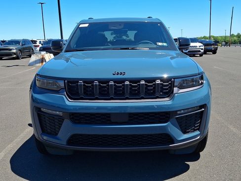New 2026 Jeep Grand Cherokee Limited w/ Limited Altitude Package AWD/4WD image 2