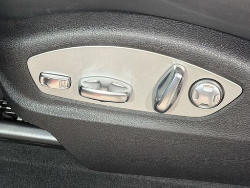 Used 2025 Porsche Macan image 26