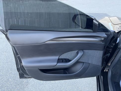 Used 2022 Tesla Model S Plaid image 11