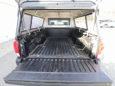 Used 2018 Toyota Tacoma SR5 image 10