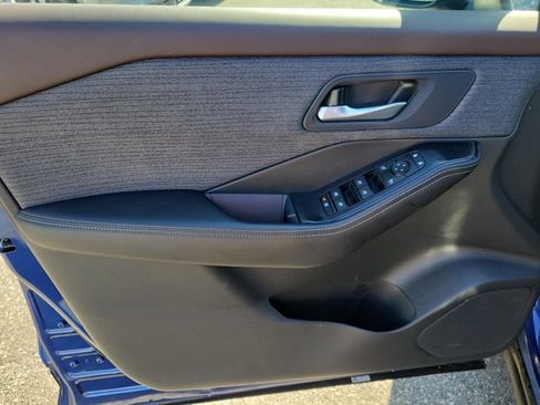 Used 2023 Nissan Rogue SV image 18