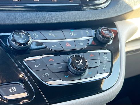 Used 2024 Chrysler Pacifica Touring-L FWD image 14
