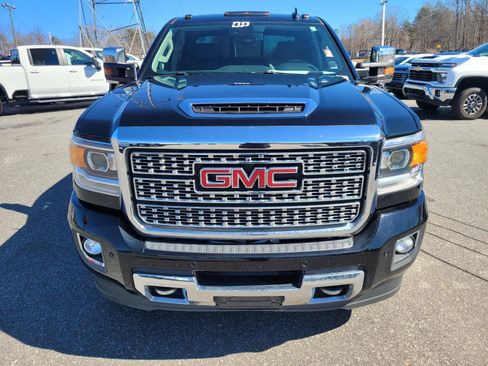Used 2019 GMC Sierra 2500 Denali w/ Duramax Plus Package image 2