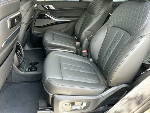 Used 2025 BMW X7 M60i AWD/4WD image 23
