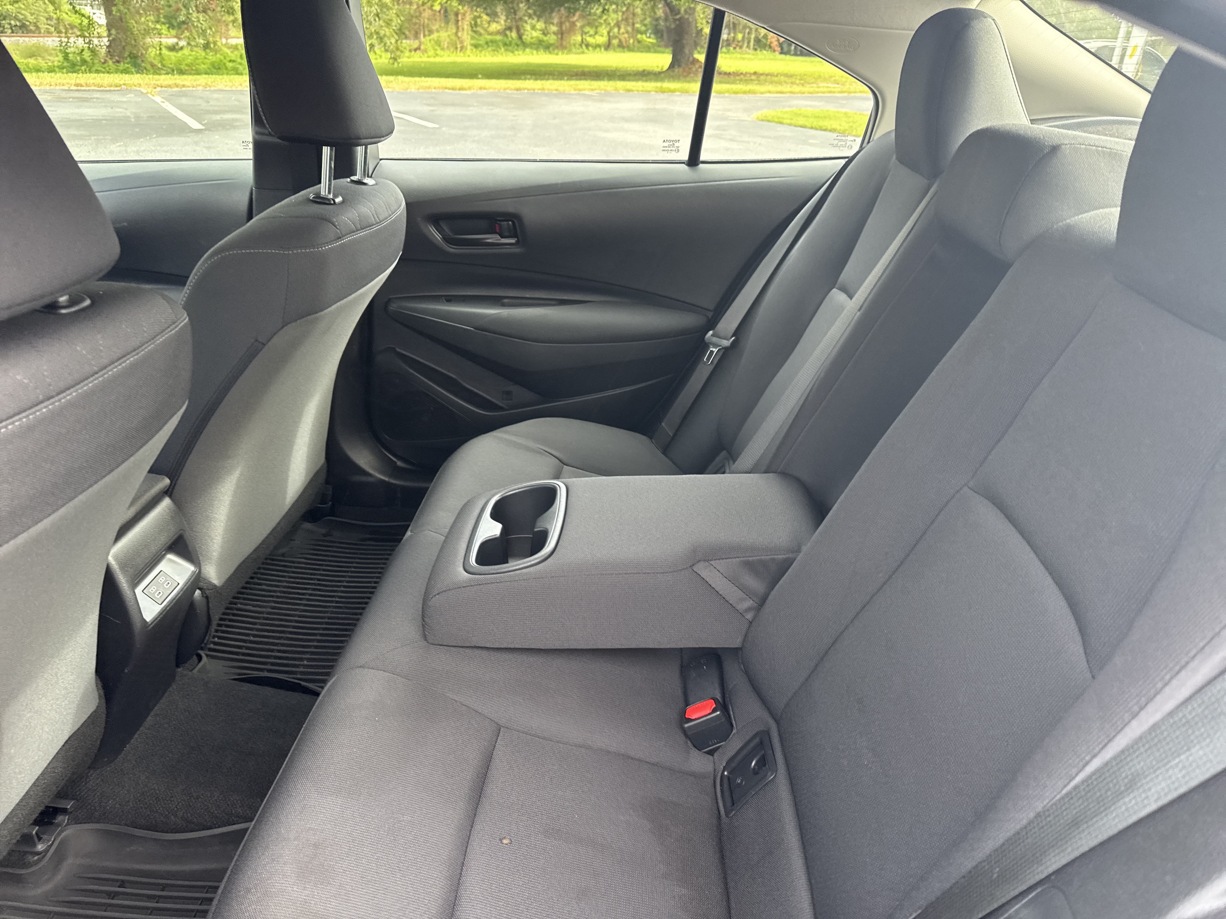 Used 2025 Toyota Corolla LE FWD image 23