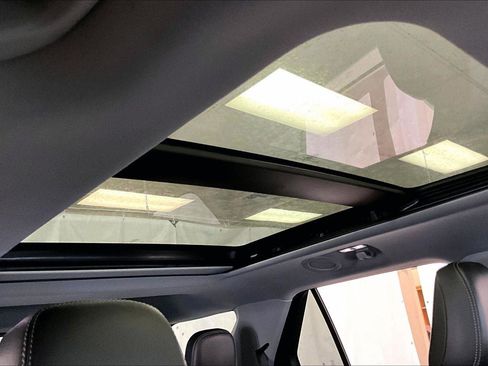 Used 2022 Ford Explorer XLT w/ Equipment Group 202A image 21