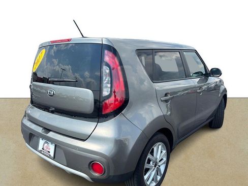 Used 2017 Kia Soul + FWD image 4