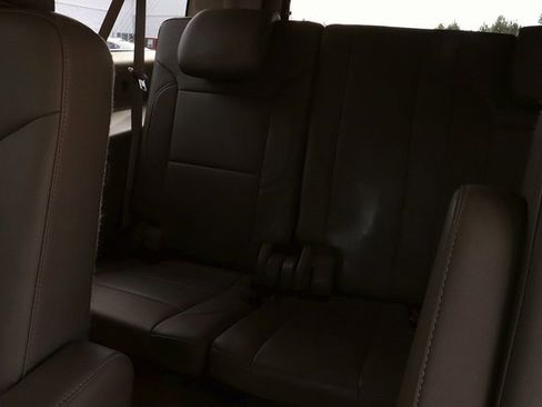 Used 2016 Chevrolet Suburban LT image 15